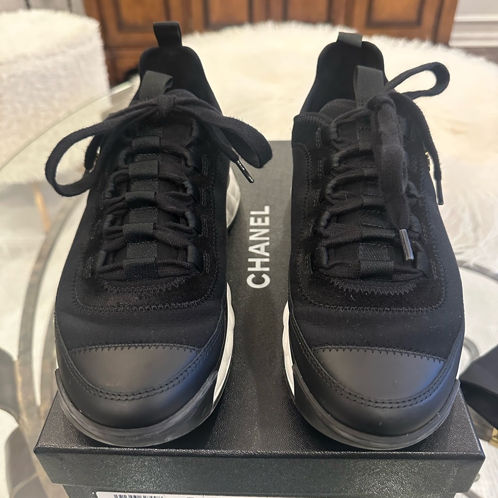 CHANEL Black & White Quilted Sneakers with Gold CC Charm size 37.5 - Picture 5 of 13